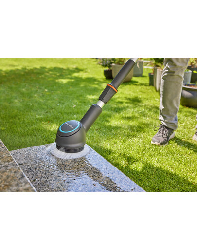 GARDENA Akku Terrassenbürste AquaBrush Universal 04/18V P4A mit Batterie