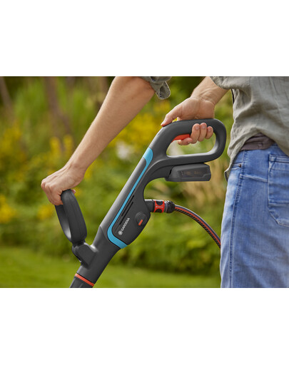 GARDENA Akku Terrassenbürste AquaBrush Universal 04/18V P4A mit Batterie