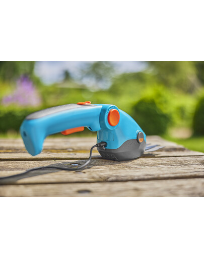 GARDENA Akku-Rasenkantenschneider und Strauchschere ComfortCut Li